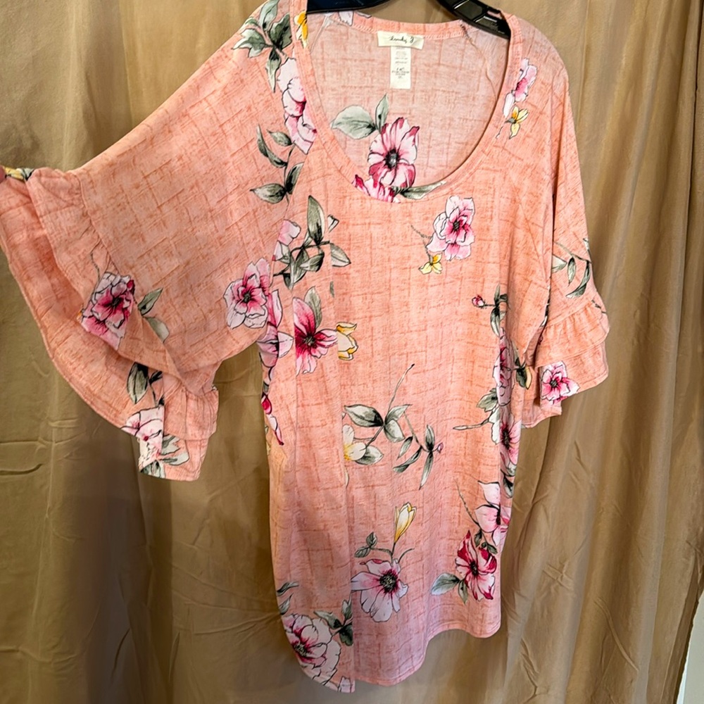 NWOT Lovely J butterfly sleeves floral print blouse 3XL